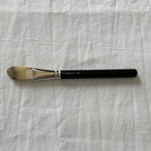 MAC 190 Foundation Brush